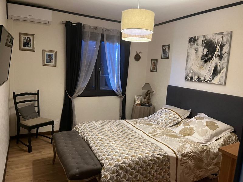 Deuxième chambre avec lit double 140 cm et climatisation